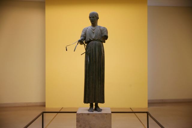Delphi archaeological museum - The famous Charioteer statue